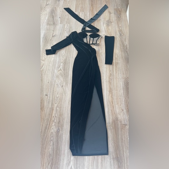 Classic black velvet 4 piece dress. XS - Picture 7 of 15